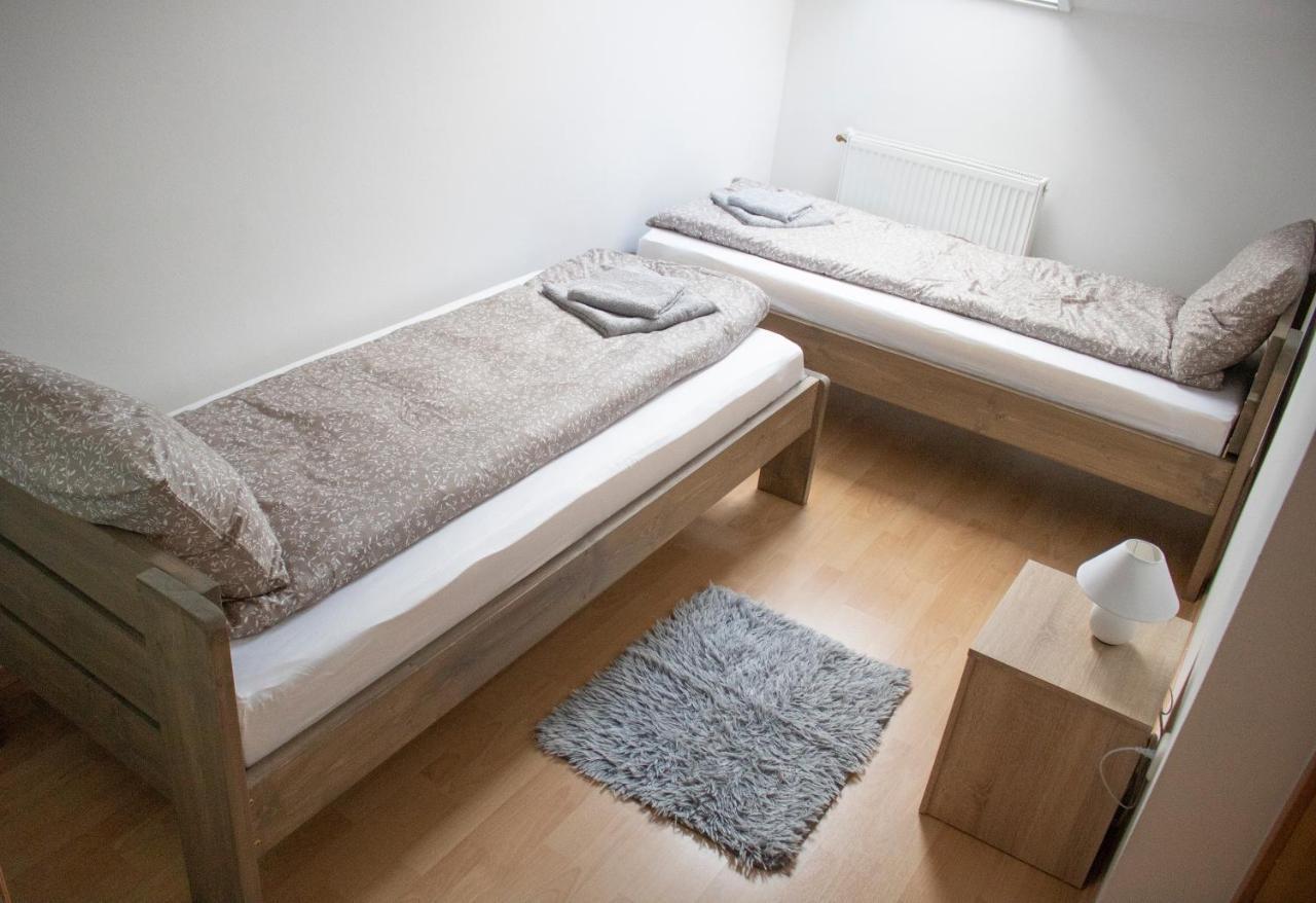 Апартаменти Csalogany Apartman Сексард Екстер'єр фото